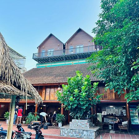 Odyssey Hostel, Tours & Motorbikes Rental Ha Giang Bagian luar foto