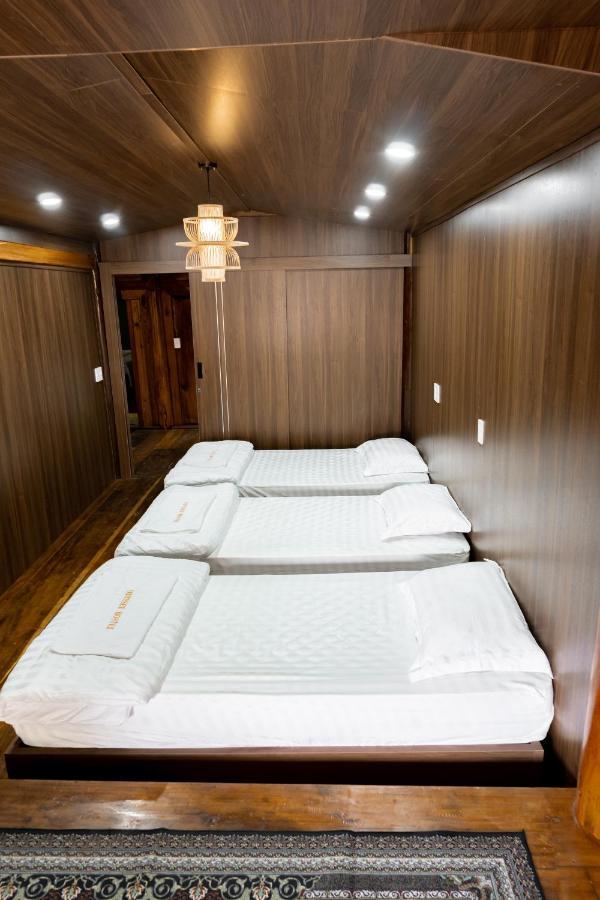 Odyssey Hostel, Tours & Motorbikes Rental Ha Giang Bagian luar foto