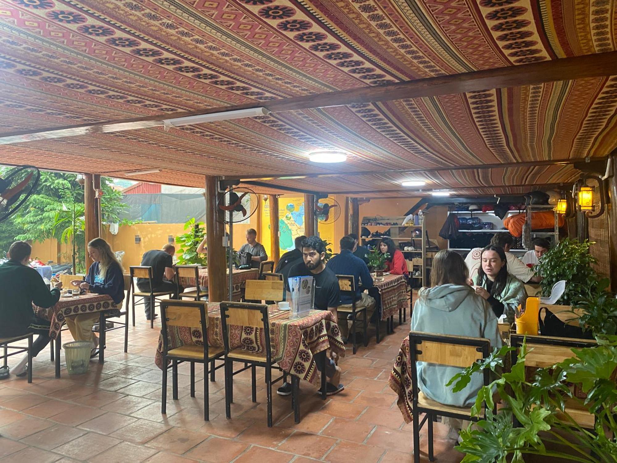 Odyssey Hostel, Tours & Motorbikes Rental Ha Giang Bagian luar foto