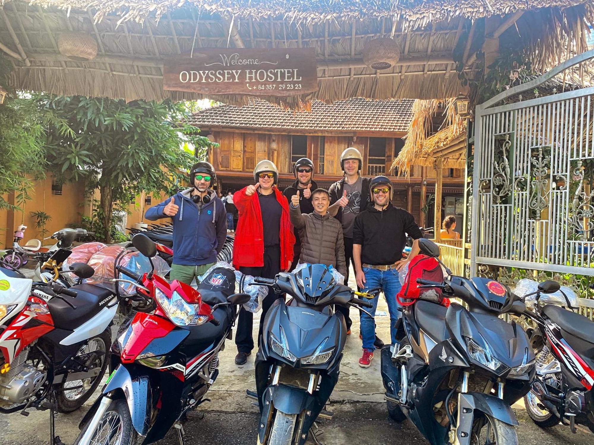 Odyssey Hostel, Tours & Motorbikes Rental Ha Giang Bagian luar foto