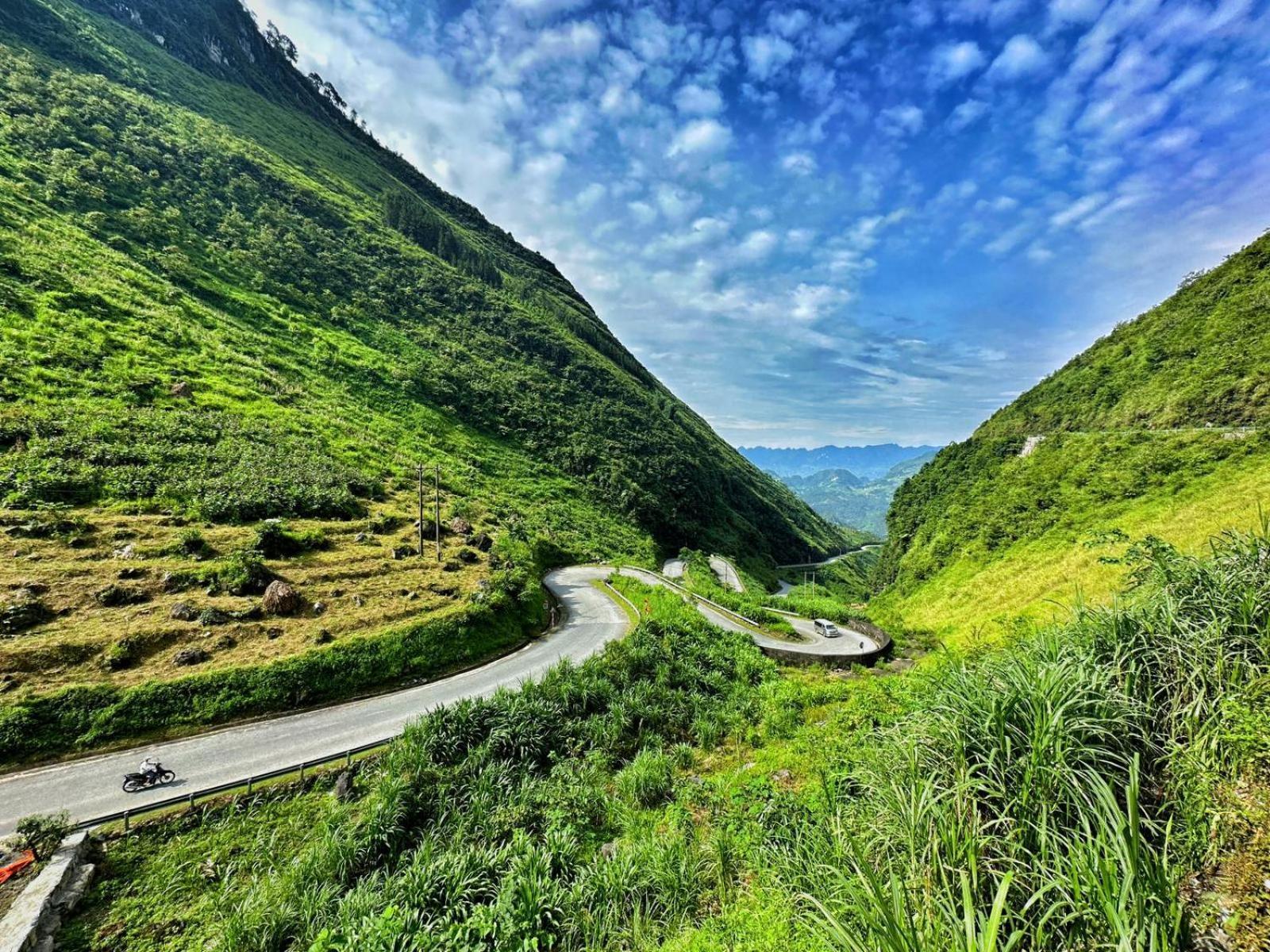 Odyssey Hostel, Tours & Motorbikes Rental Ha Giang Bagian luar foto