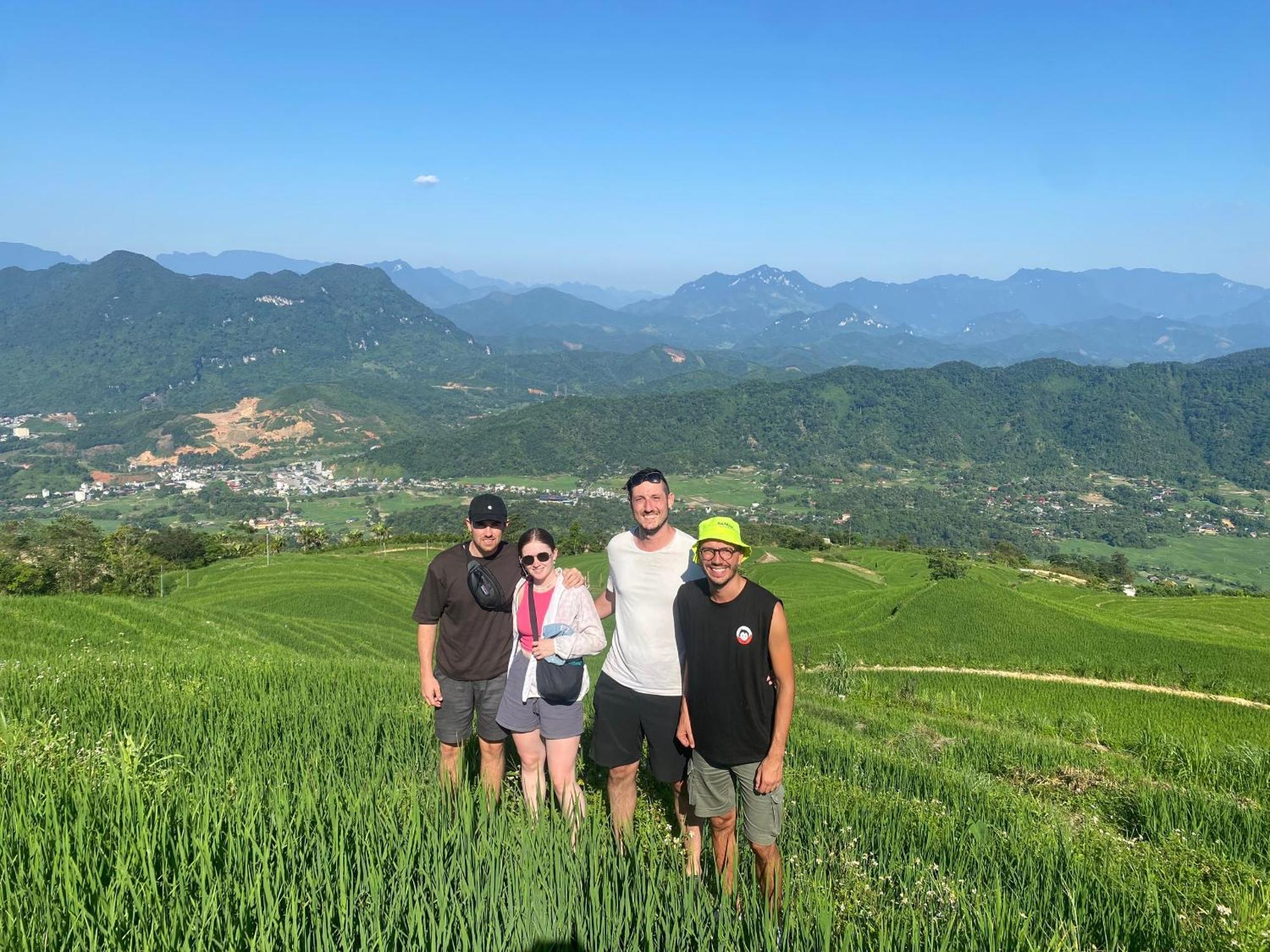 Odyssey Hostel, Tours & Motorbikes Rental Ha Giang Bagian luar foto