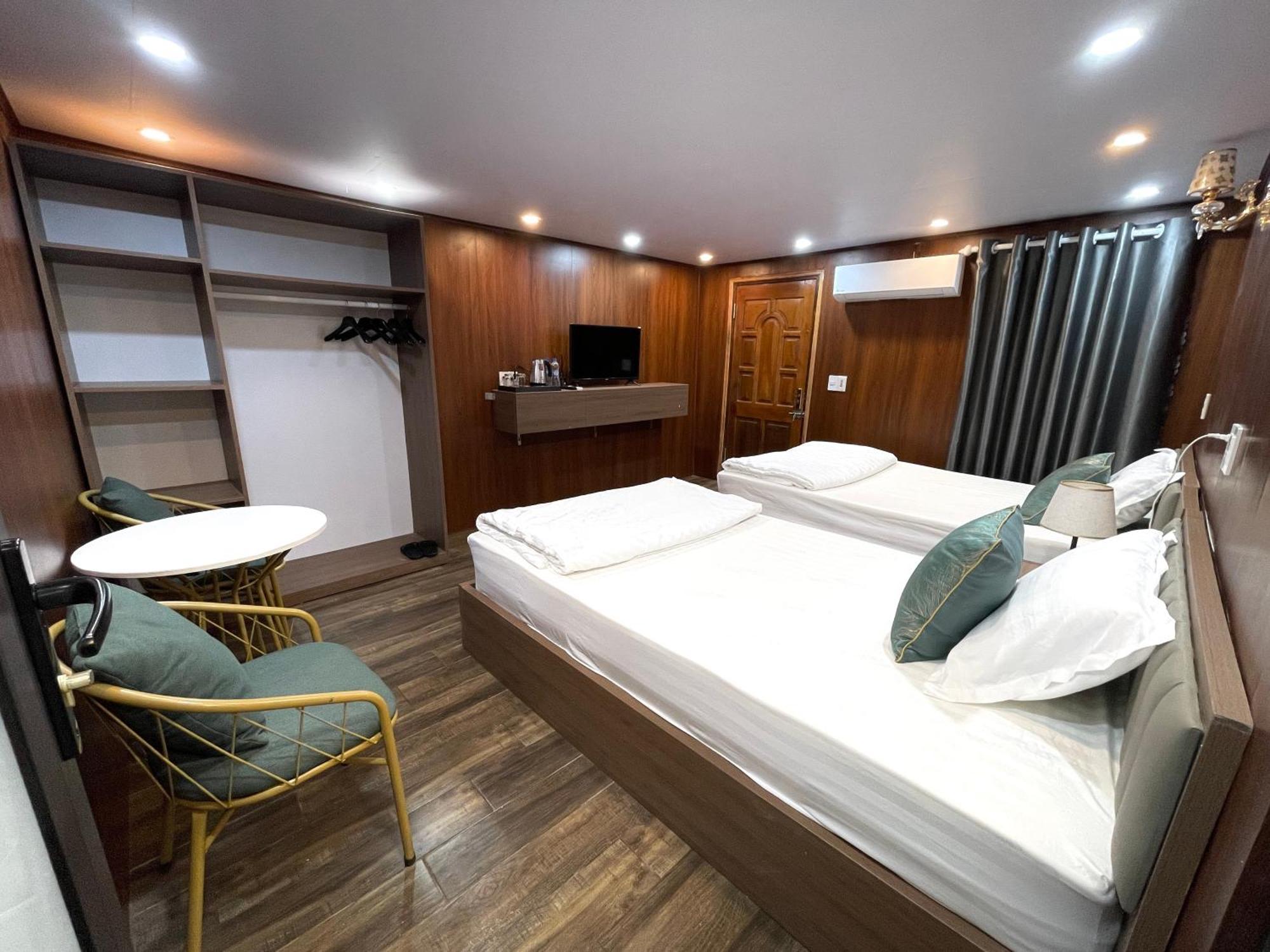 Odyssey Hostel, Tours & Motorbikes Rental Ha Giang Bagian luar foto