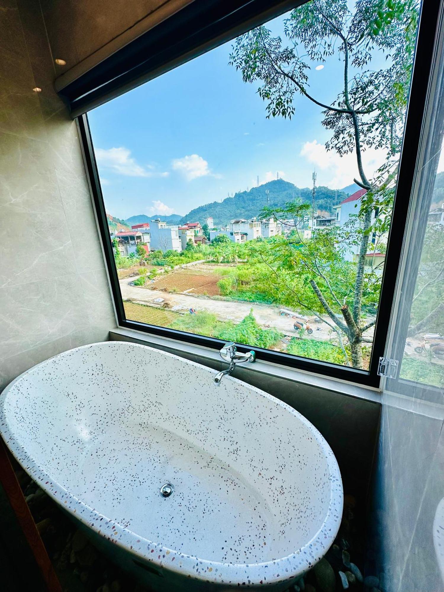 Odyssey Hostel, Tours & Motorbikes Rental Ha Giang Bagian luar foto