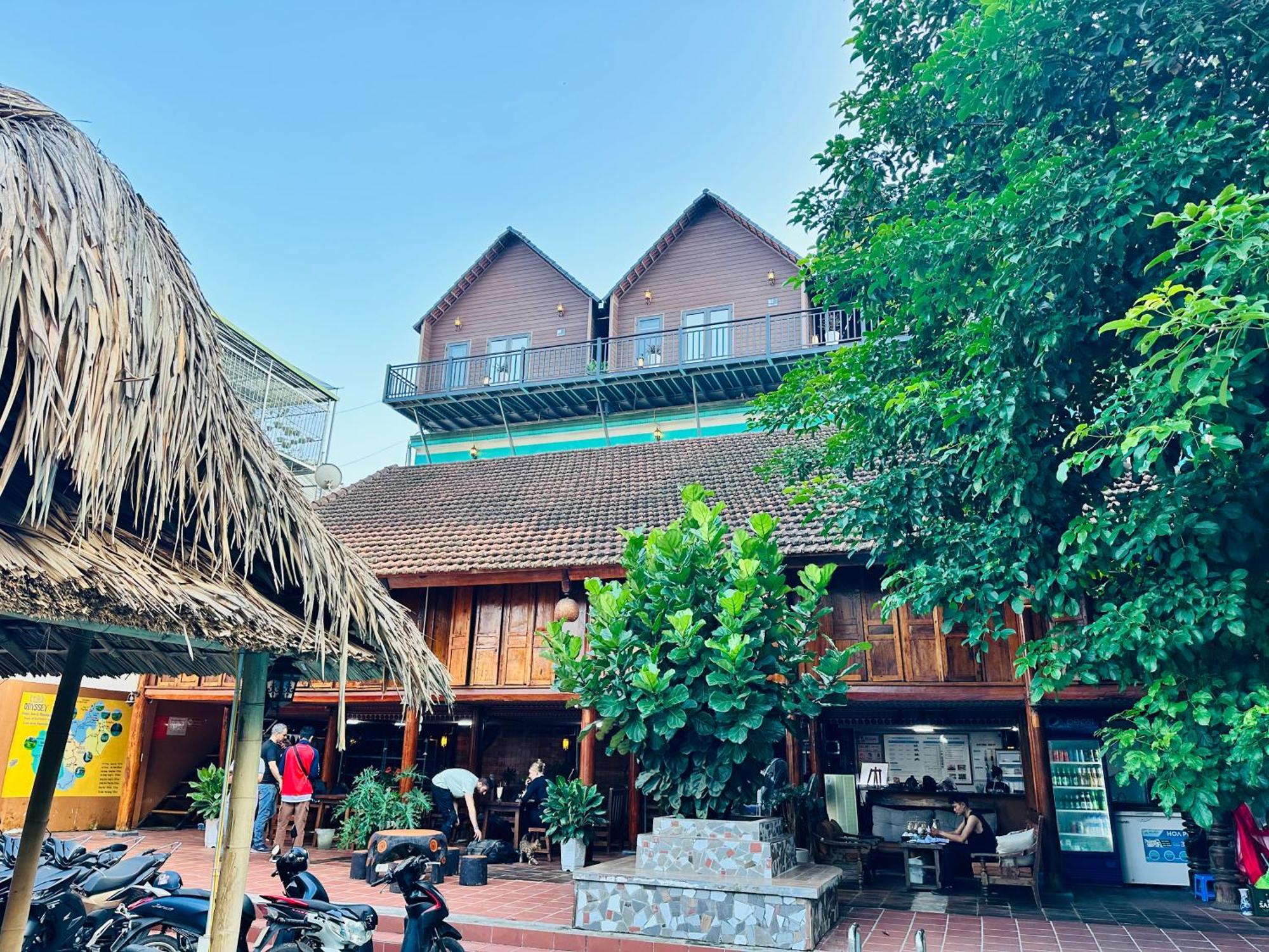Odyssey Hostel, Tours & Motorbikes Rental Ha Giang Bagian luar foto